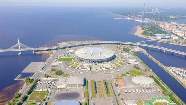 Saint-petersburg, russland - 18. juni 2019: gazprom arena. westliche Hochgeschwindigkeitsdurchmesser, Lakhta-Zentrum. gazprom Hauptquartier, von Drohne aus — Stockfoto