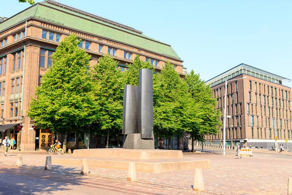 Helsinki, Finlandiya - 21 Haziran 2019: Doğu ve Batı. Anıt th — Stok fotoğraf