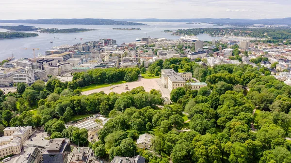 Oslo, Noruega. Palacio Real. Slottsplassen. Parque del Palacio, Desde el Drone —  Fotos de Stock