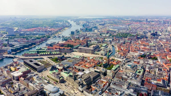 Copenhague, Dinamarca. Palacio Real Christiansborg, Christiansborg Slotsplads, From Drone —  Fotos de Stock