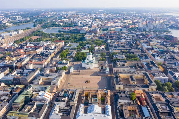 Helsinky, Finsko. Letecký pohled na centrum města. Helsinská katedrála. — Stock fotografie