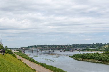 Rusya, Kemerovo. Kuznetsk köprüsü. Tom Nehri