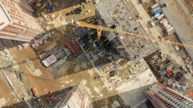 Rusya, Ekaterinburg. Bölge Akademik. İlçenin eteklerinde yeni binaların inşaatı, Drone itibaren, Head Over Shot 