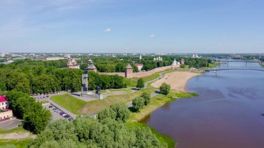 Veliky Novgorod, Rusya. Zafer Anıtı. Novgorod Kremlin (Detinets), Volkhov Nehri, Drone gönderen 