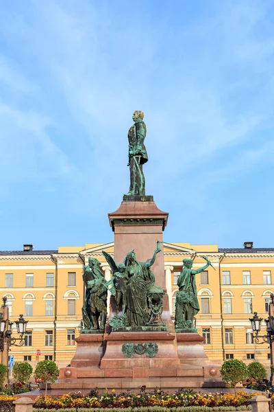 Helsinki, Finlandia. Monumento a Alejandro II fue inaugurado en 1894 , — Foto de Stock