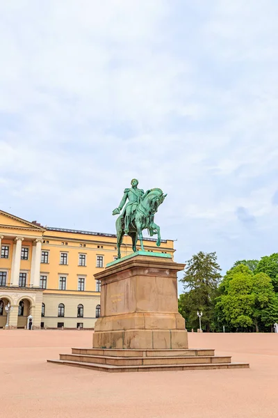Oslo, Norveç. Kral Karl Johan'ın Oslo Heykeli — Stok fotoğraf