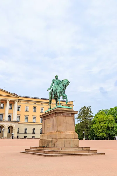 Oslo, Noruega. Estatua del rey Karl Johan en Oslo — Foto de Stock