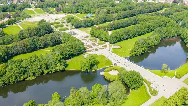 Oslo, Norsko. Ve vigelandské sochařské parku. Vigelandsparken. Frogner Park, od dronu — Stock fotografie