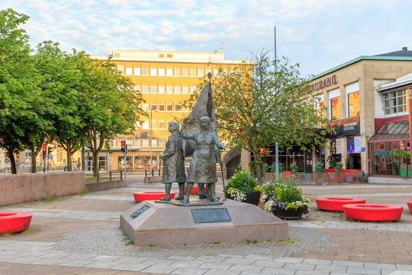 Göteborgu, Švédsko-25. června 2019: Olof Palmes Square. Sochařtur — Stock fotografie