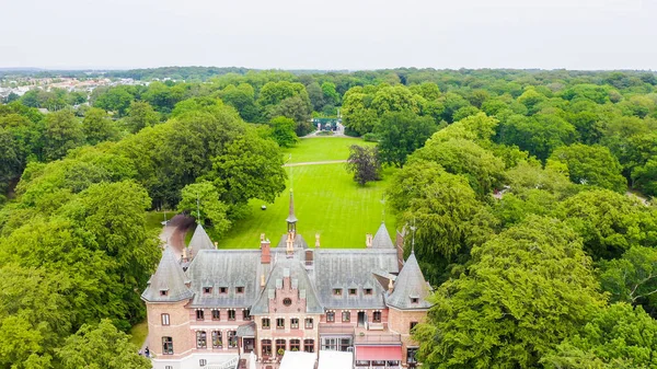 Zweden. Kasteel aan de oevers van de straat van Oresund. Sofieru, van Drone — Stockfoto