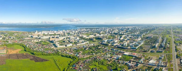 Utsikt över staden från en höjd. Naberezhnye Chelny, Republiken — Stockfoto