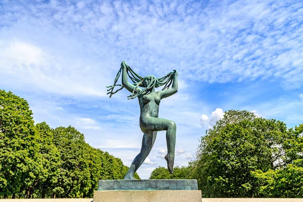 Oslo, Norwegen - 24. Juni 2019: Skulpturen auf der Brücke — Stockfoto