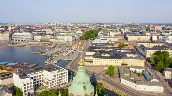 Helsinki, Finlandiya. Şehir merkezi havadan görünümü. Varsayım Katedrali, Drone'dan — Stok fotoğraf