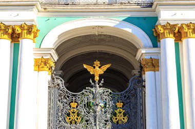 Saint-Petersburg, Rusya. Altın çift başlı kartal kol