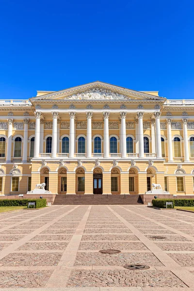 San Pietroburgo, Russia - 18 giugno 2019: Costruzione della Russia — Foto Stock