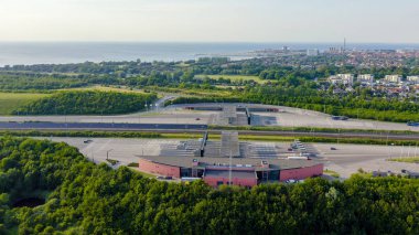 Malmö, İsveç. Araba ödeme noktası. Oresund köprüsü. İsveç ve Danimarka arasında yapay bir ada ile uzun bir tünel ve köprü, Aerial View 