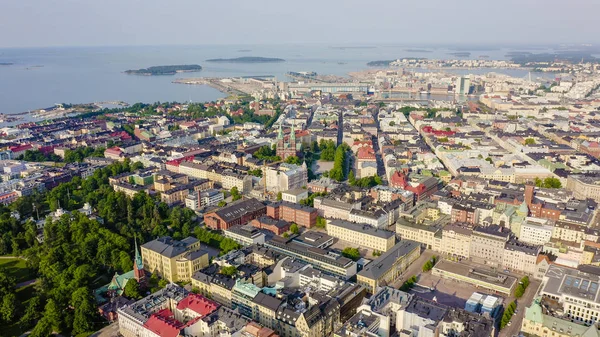 Helsinki, Finlandia. Centro de la ciudad vista aérea. Iglesia de John, de Drone —  Fotos de Stock