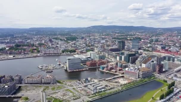 Oslo, Norvège. Centre-ville depuis les airs. Embankment Oslo Fjord. Opéra d'Oslo. 4K — Video