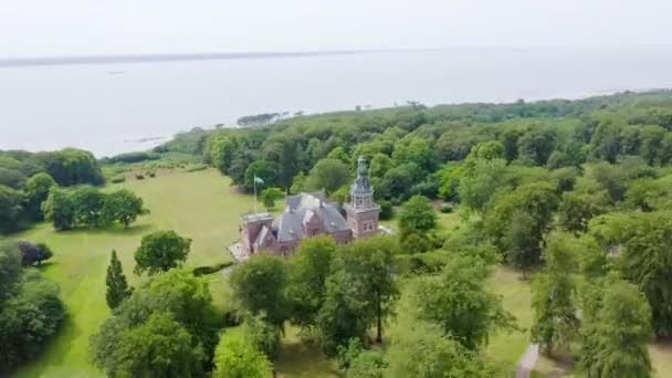 Σουηδία. Κάστρο στις όχθες του Στενού Όρεσουντ. 4K — Αρχείο Βίντεο