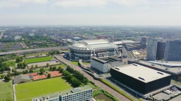 Amesterdão, Países Baixos. Johan Cruijff ArenA (Amsterdam Arena). Local da Copa do Mundo FIFA de 2020. 4K — Vídeo de Stock