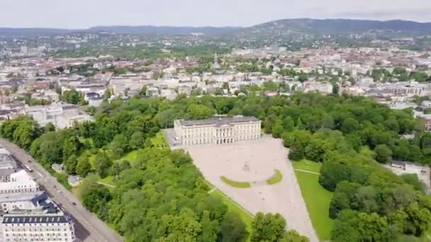 Oslo, Noruega. Palacio Real. Slottsplassen. Parque Palace. 4K — Vídeo de stock