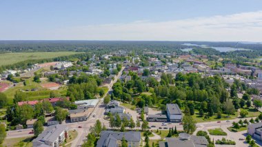 Hamina, Finlandiya. Hava nın açık havakoşullarında havadan şehir merkezinin genel görünümü, Drone'dan 