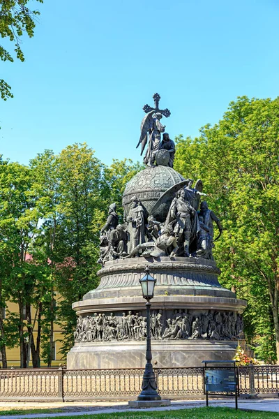 Veliky Novgorod, Rusia - 19 de junio de 2019: Monumento "Milenio de —  Fotos de Stock