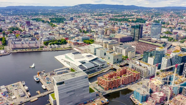 Oslo, Noorwegen. Stadscentrum vanuit de lucht. Embankment Oslo Fjord. Opera gebouw van Oslo, van Drone — Stockfoto