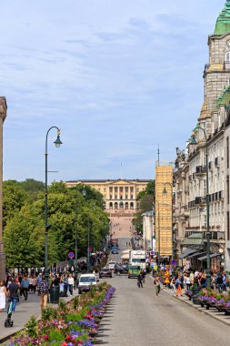 Oslo, Norveç - 24 Haziran 2019: Oslo'nun merkezindeki sokak 