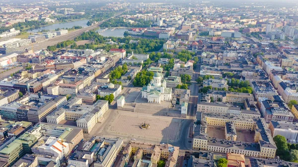 Helsingfors, Finland. Stadscentrum antenn utsikt. Helsingfors domkyrka. Senatstorget, från Drone — Stockfoto
