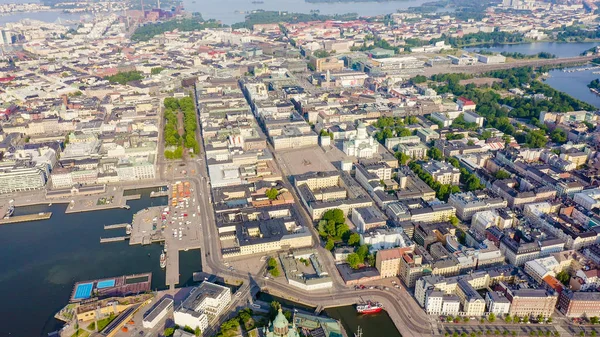 Helsinki, Finlandia. Widok z lotu ptaka w centrum miasta. Katedra w Helsinkach. Plac Senacki. Rynek, od Drone — Zdjęcie stockowe
