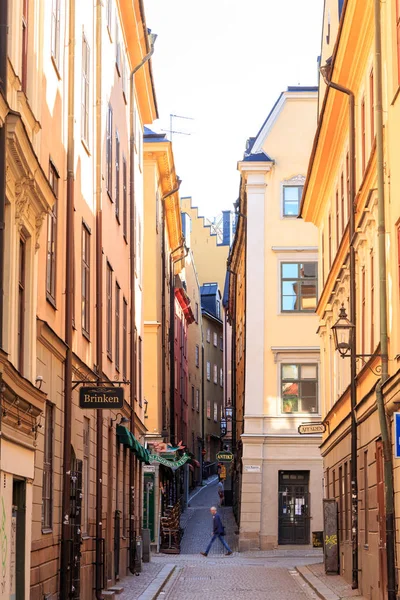 ストックホルム、スウェーデン - 2019年6月23日:旧市街の通り。ストック — ストック写真