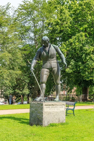 Oslo, Noruega - 24 de junio de 2019: Monumento a Hans Nielsen Hauge. No, no. — Foto de Stock