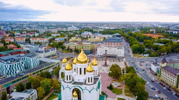 Russie, Kaliningrad - 22 septembre 2018 : Place de la Victoire et Cathédrale du Christ Sauveur, Du Drone — Photo