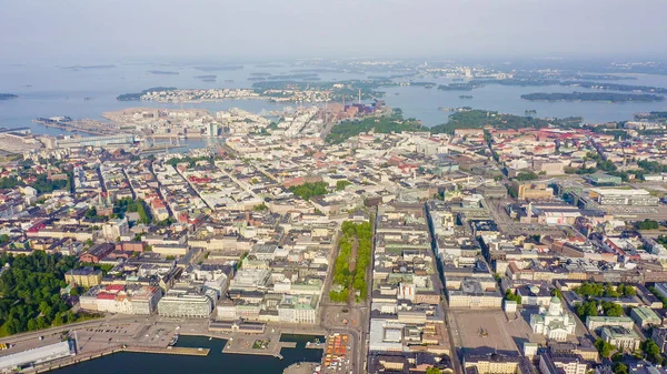 Helsinki, Finland. Stadscentrum luchtfoto. Kerk van John, van Drone — Stockfoto