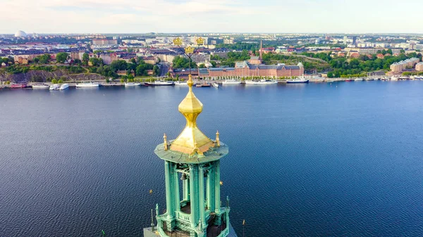 Estocolmo, Suecia. Ayuntamiento de Estocolmo. Stockholms stadshus. Construido en 1923, ayuntamiento de ladrillo rojo, de Drone —  Fotos de Stock