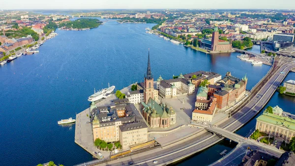 Estocolmo, Suecia. Old Town Gamla Stan (en inglés). Riddarholmen. Helgeandsholmen. Vista aérea, desde el dron —  Fotos de Stock