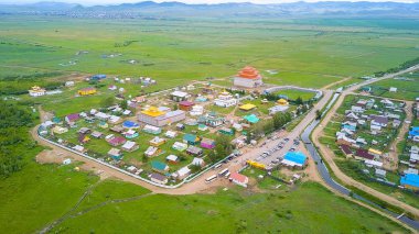 Ivolginsky datsan. Buryatia, Rusya'da bulunan Budist tapınağı. 1945 yılında SSCB, üzerinden dron Budist ruhani merkezi olarak açıldı 