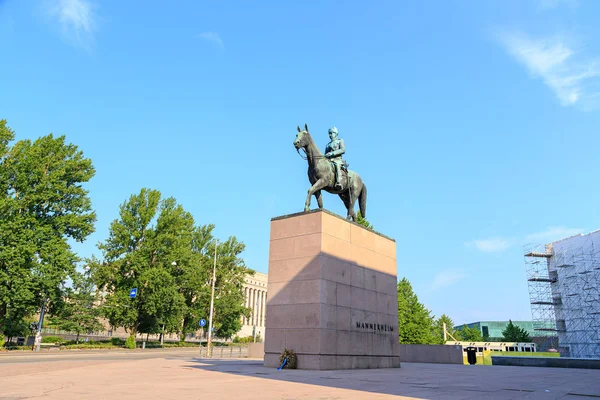 Helsinki, Finlandia. Monumento ecuestre de Mannerheim, Karl Gusta —  Fotos de Stock