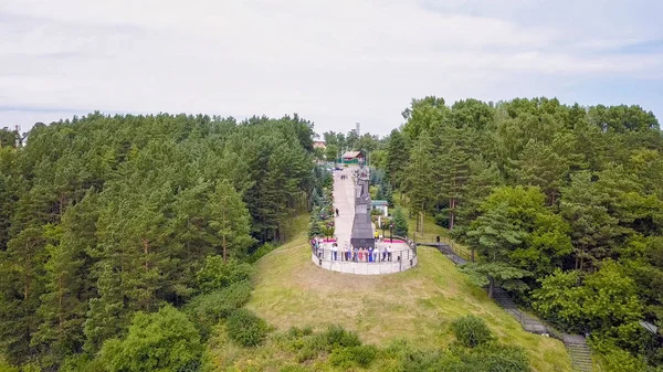 Rusya, Kemerovo - 21 Temmuz 2018: Anıt - İsveç madenciler için bellek. Kemerovo şehir. Rusya'dan Dron — Stok fotoğraf