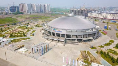 Rusya, Krasnoyarsk - 23 Temmuz 2018: Spor tesisi. Arena-Kuzey (Arena çok fonksiyonlu kompleks Sever), Dron üzerinden 