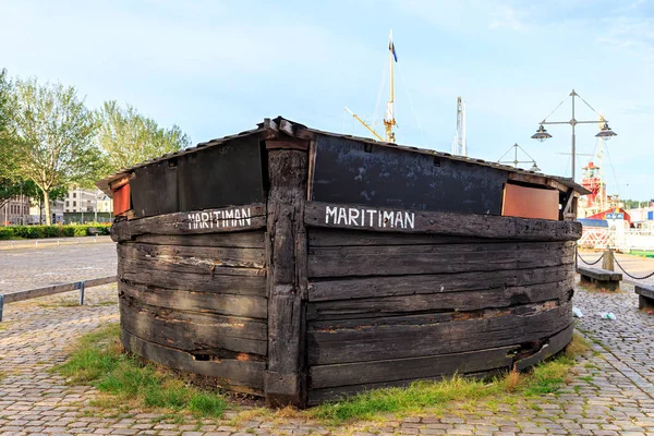哥德堡号- 2019年6月25日：哥德堡号的驳船开始启航 — 图库照片