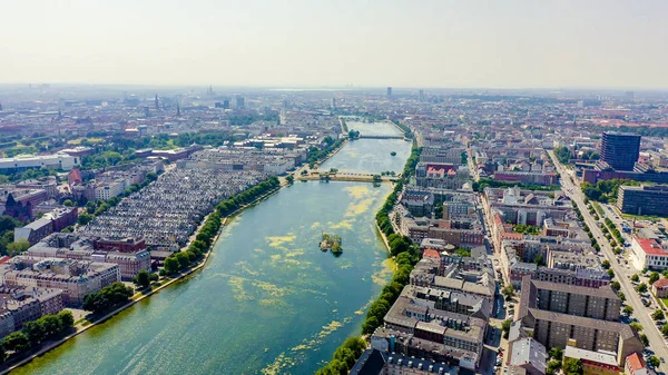 Kodaň, Dánsko. Ústřední historická část města, střechy měst a Kodaňská jezera. Letecký pohled, letecký pohled — Stock fotografie