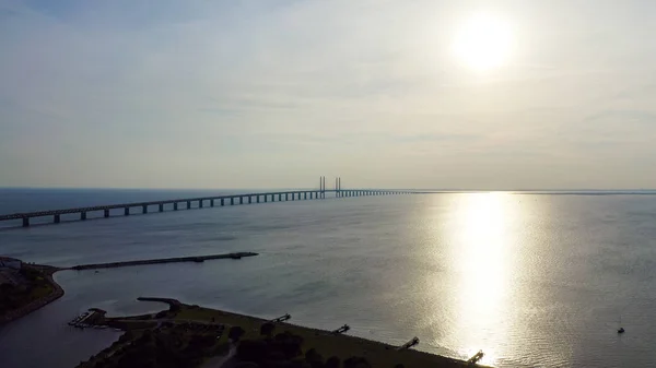 Most Oresund. Długi tunel i most ze sztuczną wyspą między Szwecją a Danią., Widok z powietrza — Zdjęcie stockowe