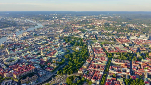 Gotemburgo, Suecia. Panorama de la ciudad parte central de la ciudad. Puesta del sol, desde el dron — Foto de Stock