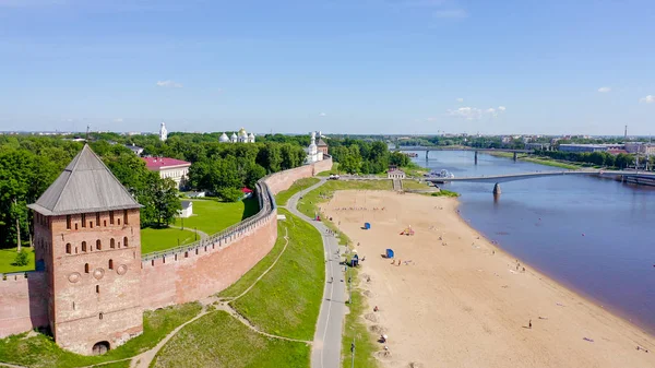 Veliky Novgorod, Russia. Novgorod Kremlin (Detinets), Volkhov River. Flight over the city, From Drone — Stock Photo, Image