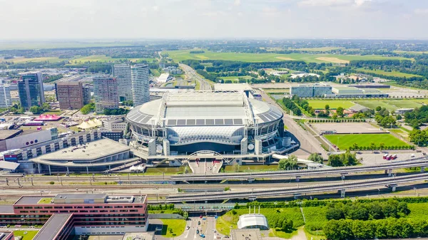 Ámsterdam, Países Bajos - 30 de junio de 2019: Johan Cruijff ArenA (Amsterdam Arena). Mundial de Fútbol 2020, Vista aérea — Foto de Stock