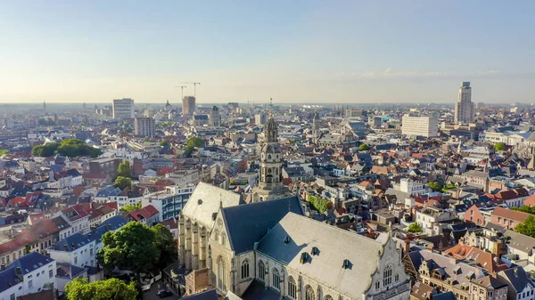 Antwerpen, Belgium. Szent Pál székesegyház (Sint-Pauluskerk), légi-kilátás — Stock Fotó