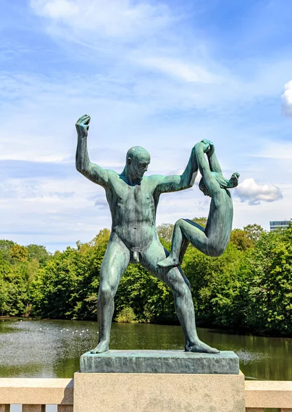 Oslo, Noruega - 24 de junho de 2019: Esculturas localizadas na Ponte do — Fotografia de Stock