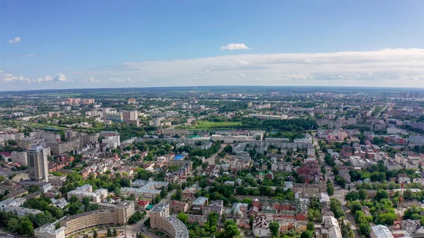 ロシア、トヴェルの街のパノラマ。航空写真。ヴォルガ川、ドローンから — ストック写真